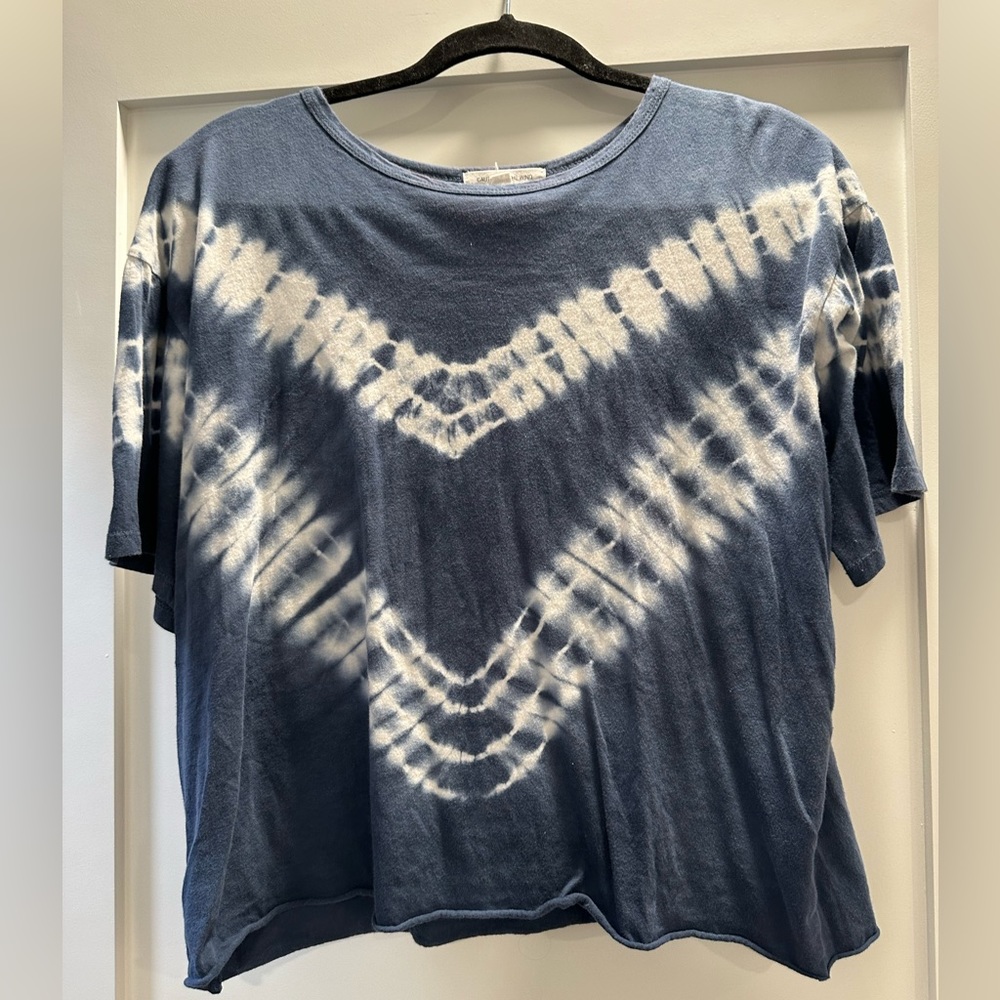 Cute flowy top. Size: Medium. Color: white and navy blue.
